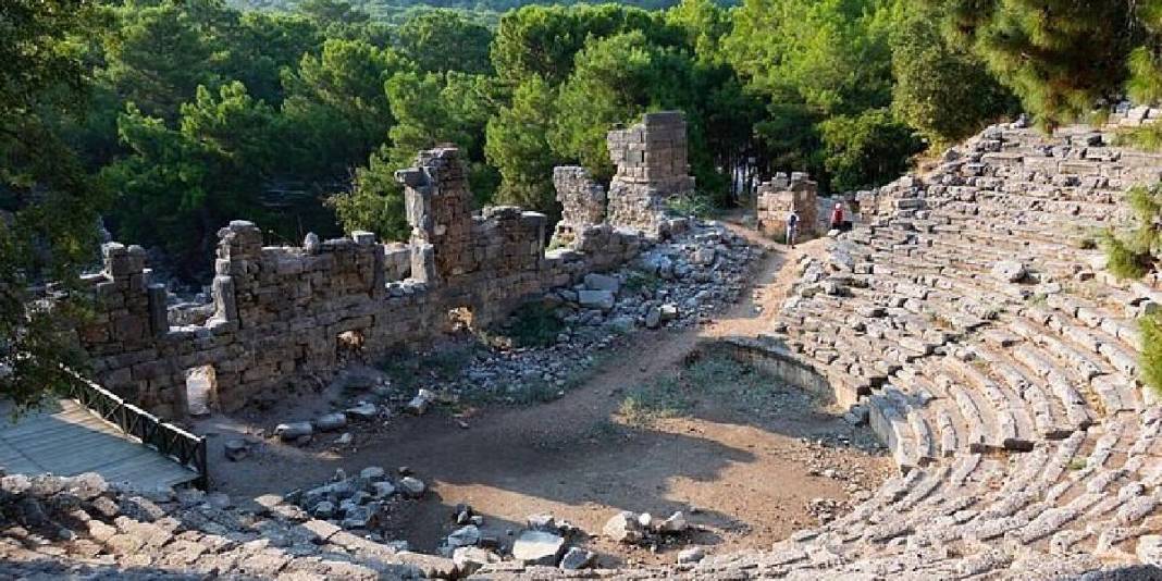 Burayı gören de duyan da Yunanistan’da sanıyor ama yanılıyor! Türkiye’nin gizli hazinesi: Ormanla denizin kucaklaştığı yer 6